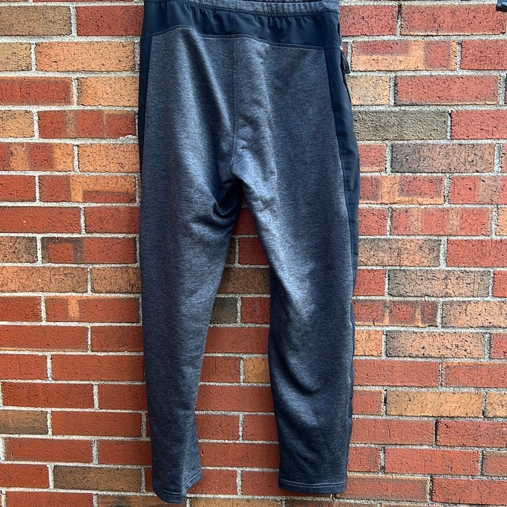 Under Armour sweatpants with zipper pockets